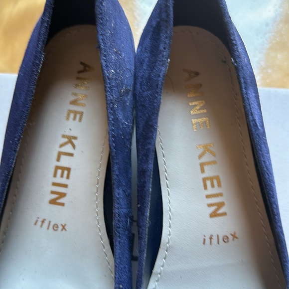Anne Klein baby  blue 1.5 inch heel in very good condition. - Picture 3 of 5